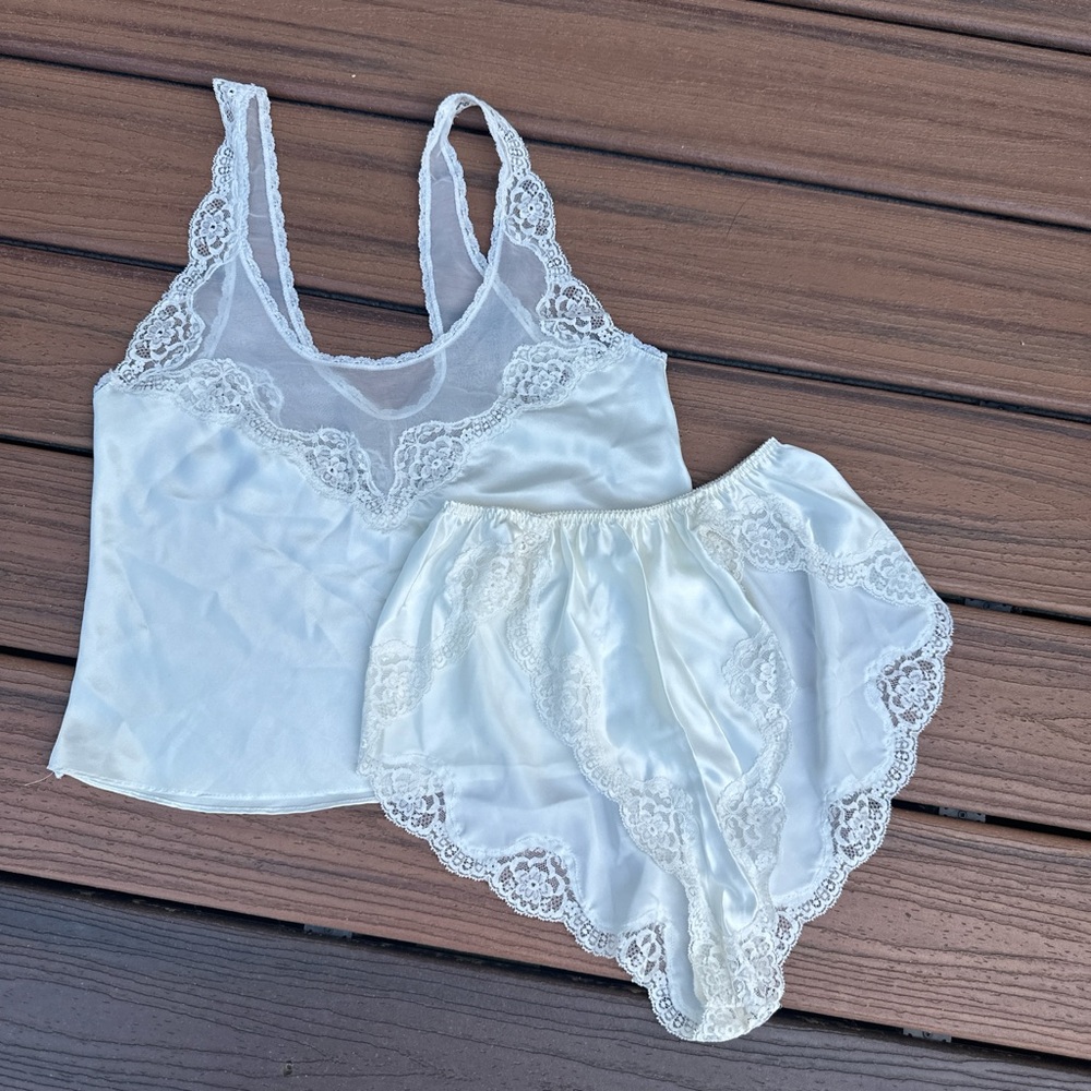 Oscar de la Renta White Lace Trim Satin Camisole and Tap Shorts